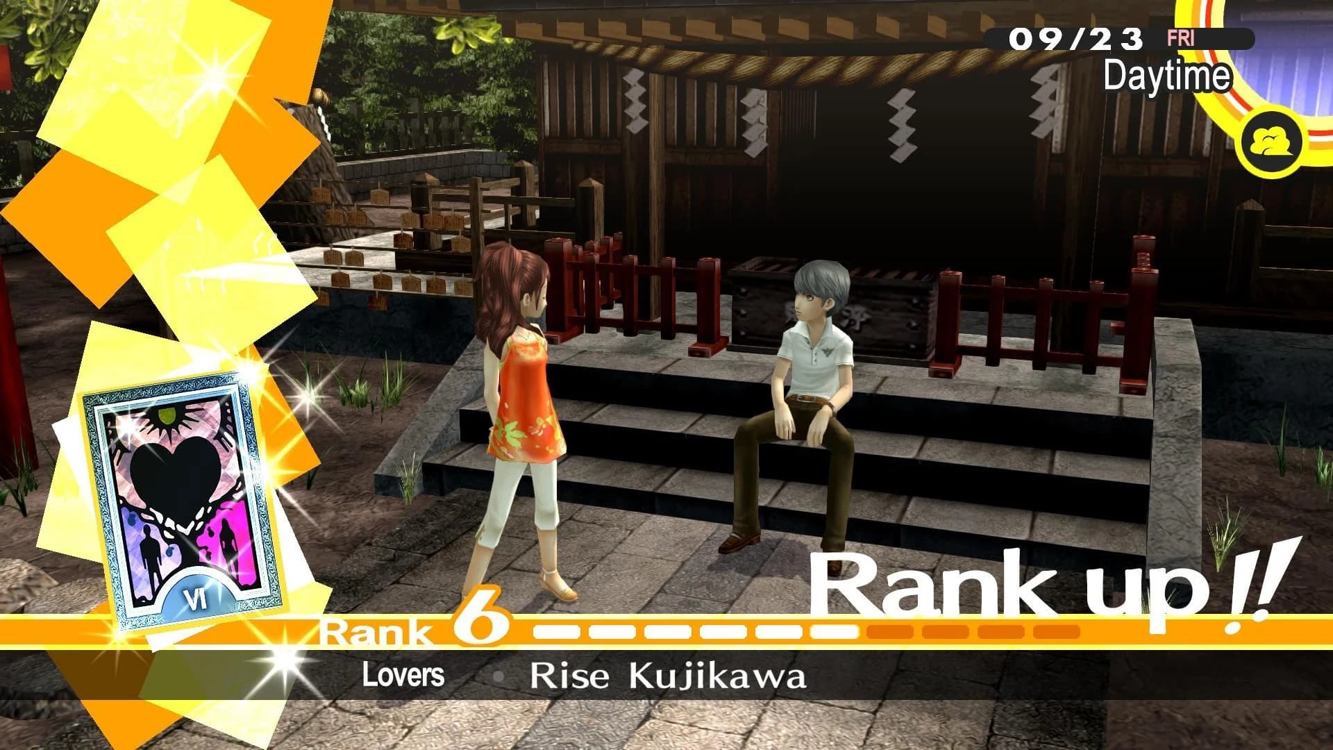 Игровой кадр Persona 4 Golden: связь «Влюблённые» с Рисэ Кудзикавой достигает 6-го ранга, появляется надпись «Повышение ранга!».