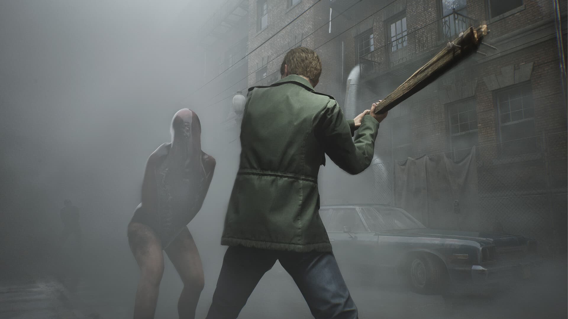 «SILENT HILL 2»: персонаж исследует помещение, затянутое туманом.