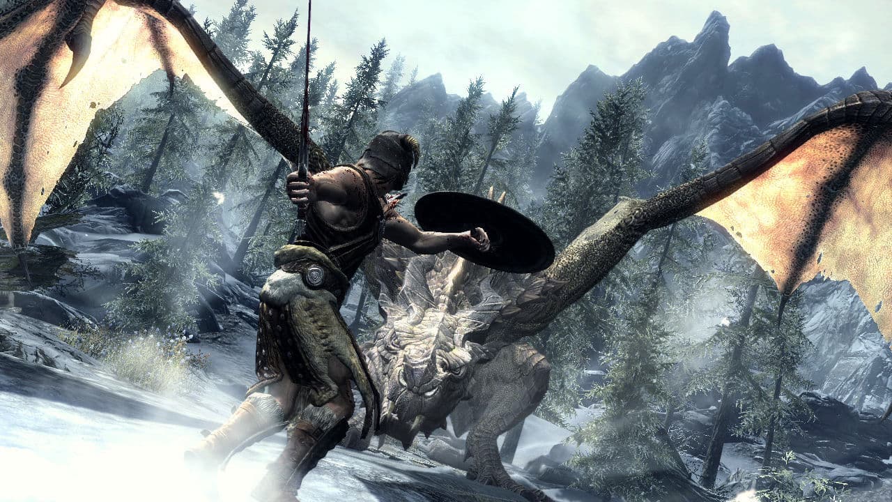 «The Elder Scrolls V: Skyrim»: воин сражается с драконом на заснеженном горном перевале.