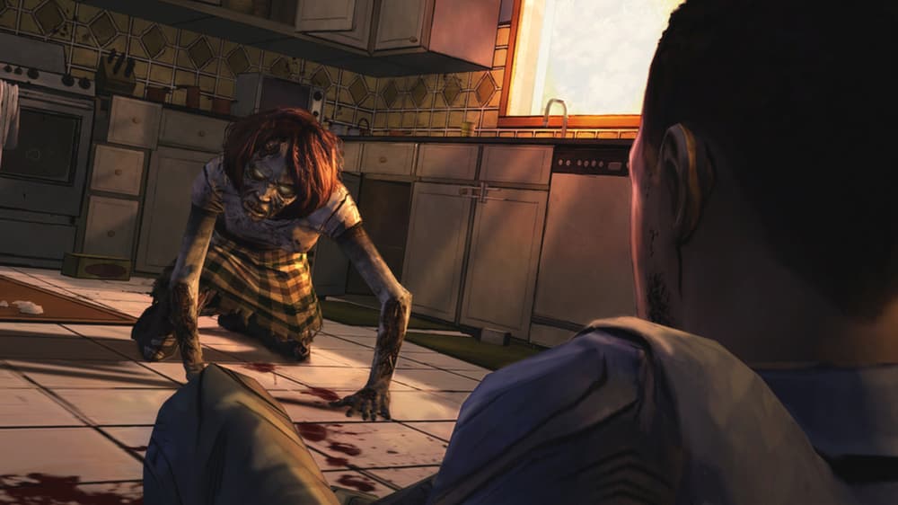 《The Walking Dead》游戏画面:Lee在St. John农场厨房中面对一只行尸。